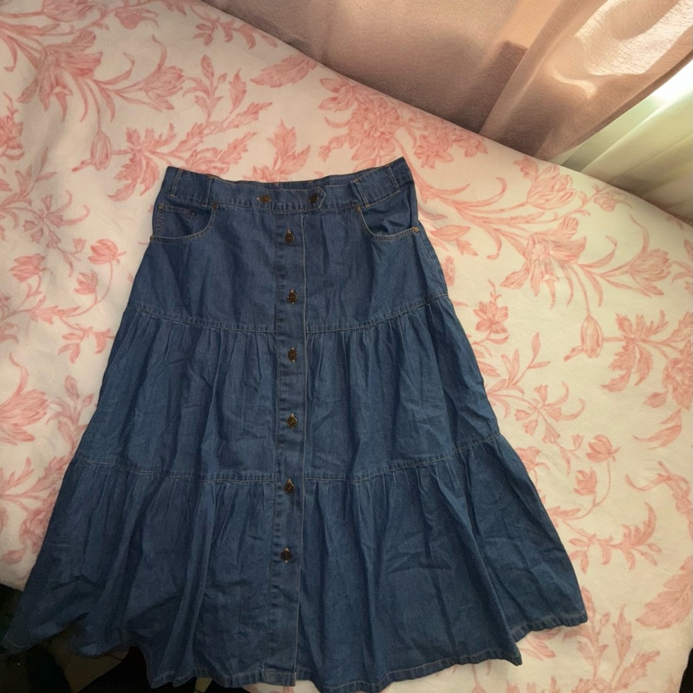 The Pyramid Collection Midi Skirt